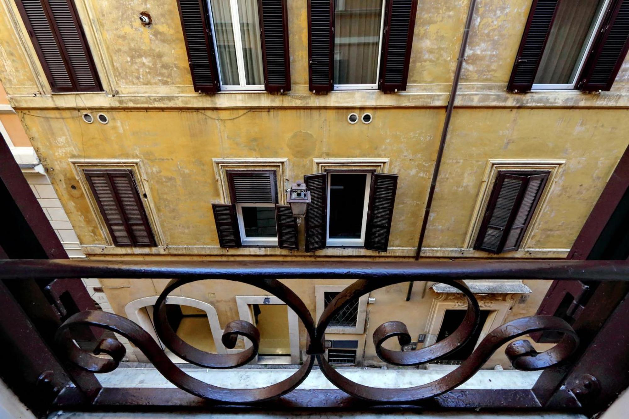 Luxury Charme Between Pantheon And Spanish Steps Рим Екстериор снимка